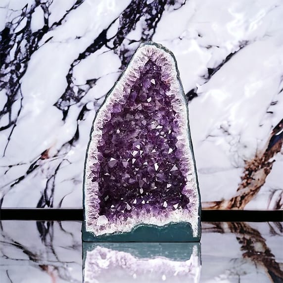 Decorative crystal with modern design